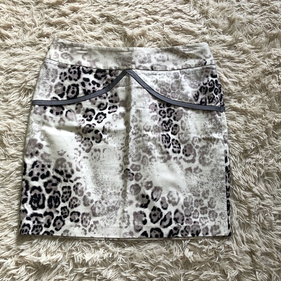 Emilio Pepe Animal Print Italian Pencil Skirt Size 10 - Picture 8 of 8